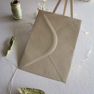 - Enveloppe A5 - Papier recyclé de couleur beige