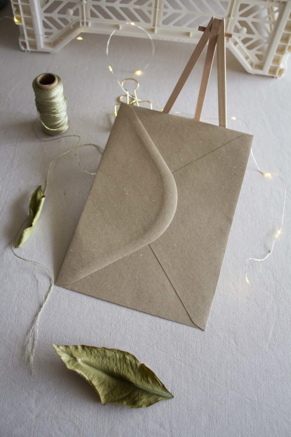 - Enveloppe A5 - Papier recyclé de couleur beige