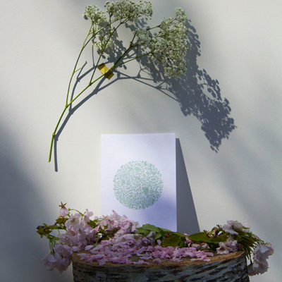 A5-papierblanc-constellationdepetalesenrond-vert