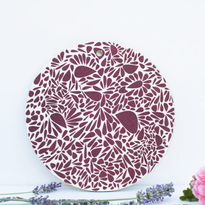 Rond en bois 20 cm - Constellation de pétales - Lie de vin