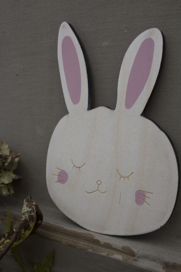 Tête de lapin en bois