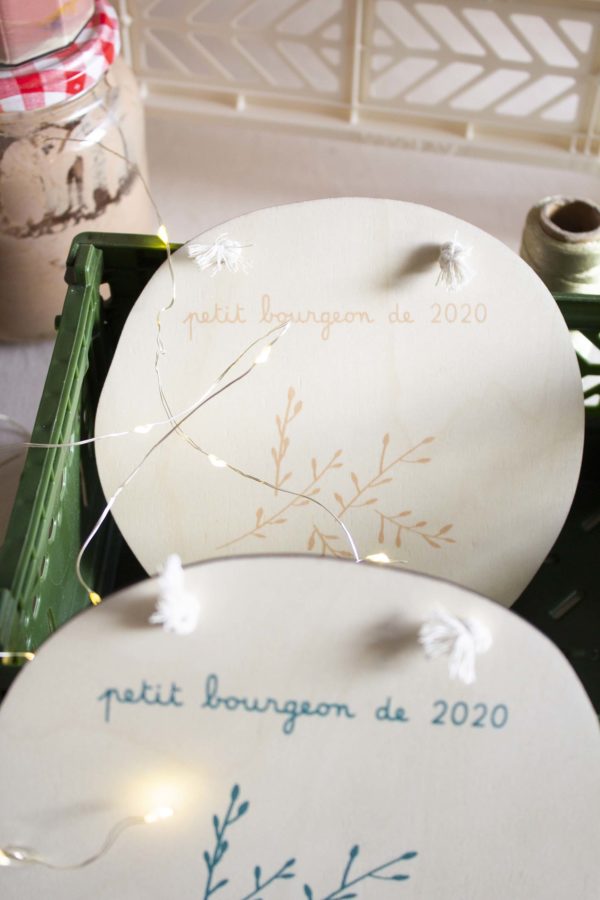 Médaillon en bois - Petit bourgeon de 2020 - rose orangé