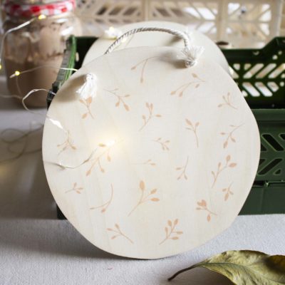 Médaillon en bois - Motif petit bourgeon - rose orangé
