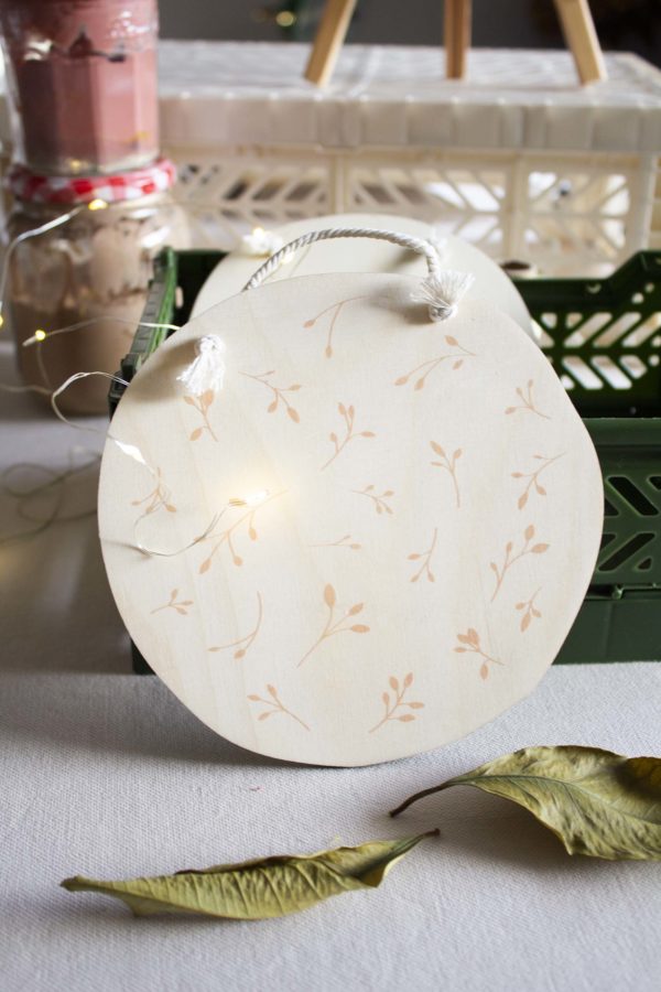 Médaillon en bois - Motif petit bourgeon - rose orangé