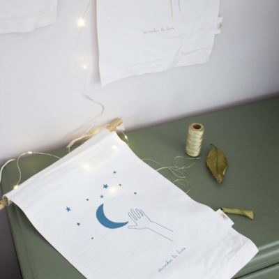 Affiche en tissu grand format - Décrocher la lune - bleu
