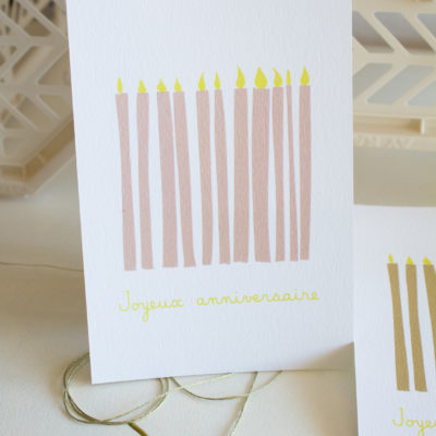 Carte postale d'anniversaire bougies - rose