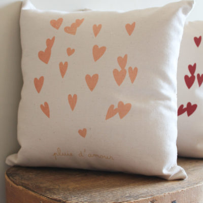 Coussin pluie d'amour rose orangé
