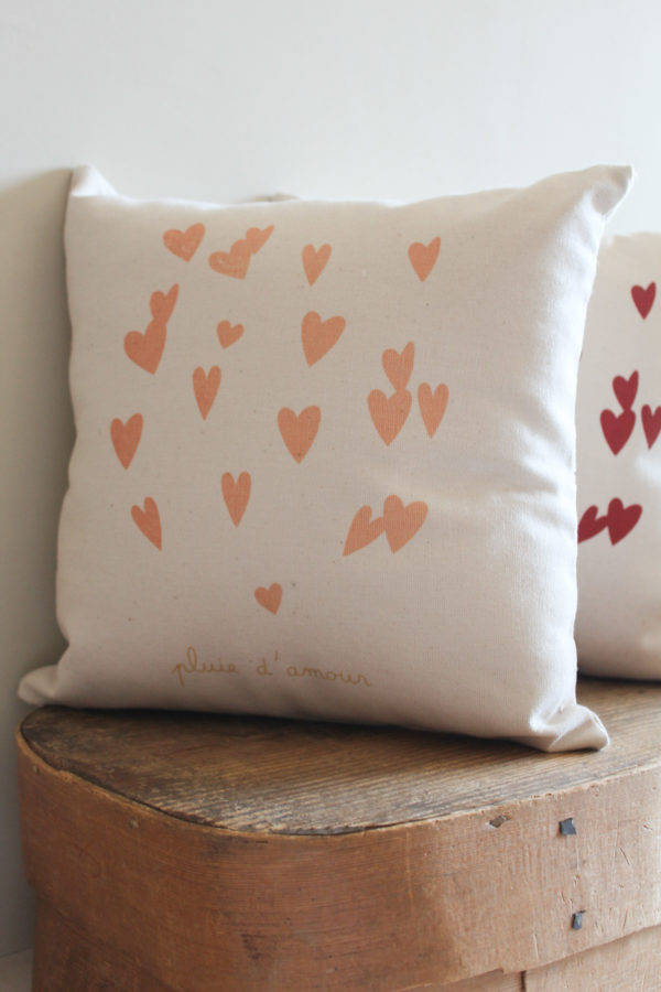 Coussin pluie d'amour rose orangé