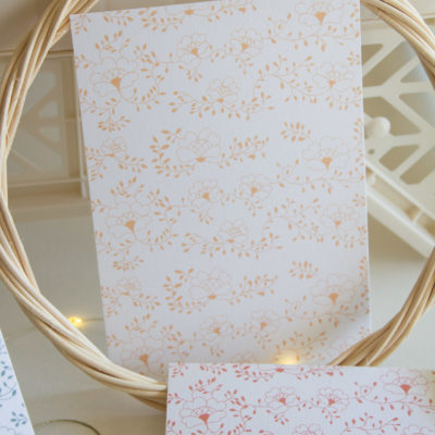 Carte postale motif Mathilde - beige rosé