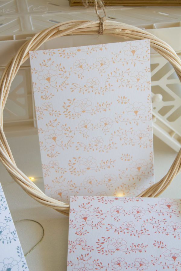 Carte postale motif Mathilde - beige rosé