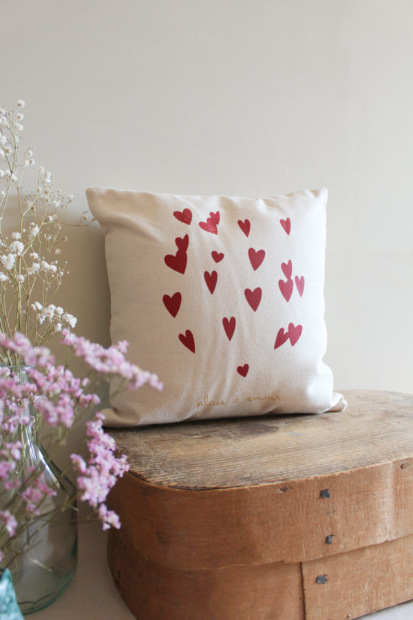 Coussin pluie d'amour rouge
