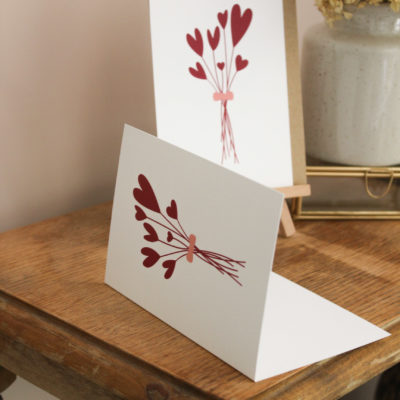Carte postale bouquet de coeurs - prune à volet