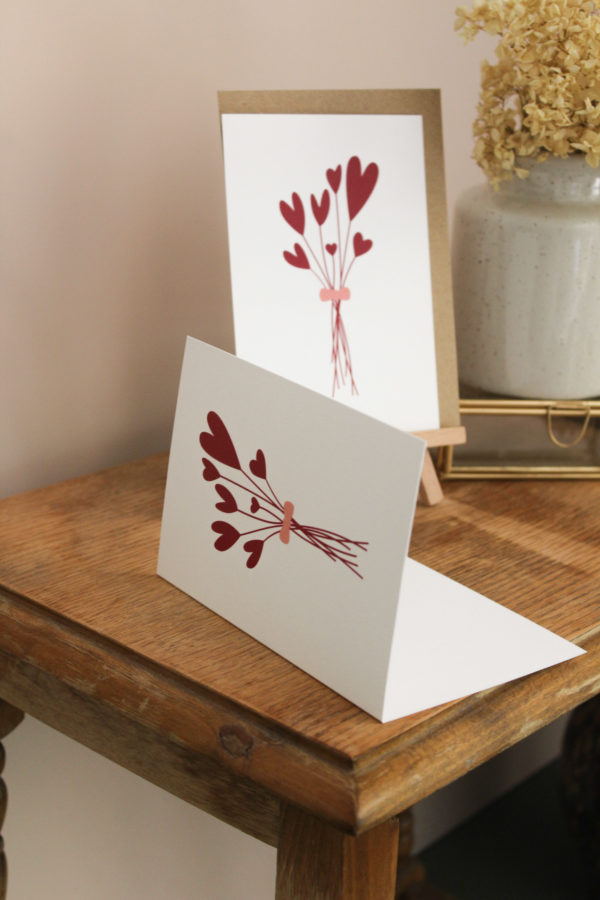 Carte postale bouquet de coeurs - prune à volet