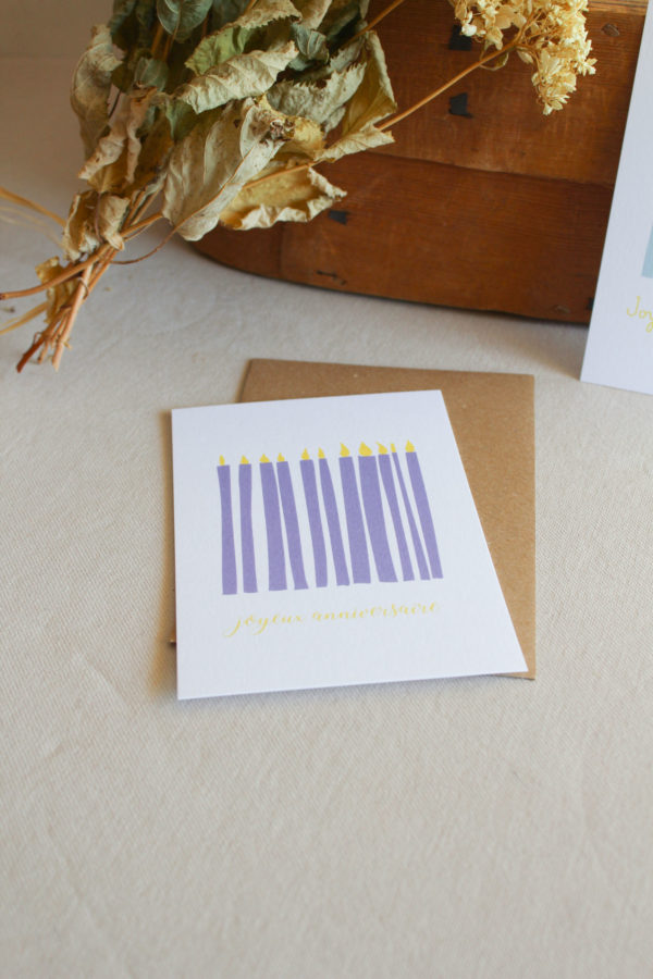 Carte postale d'anniversaire bougies - lila