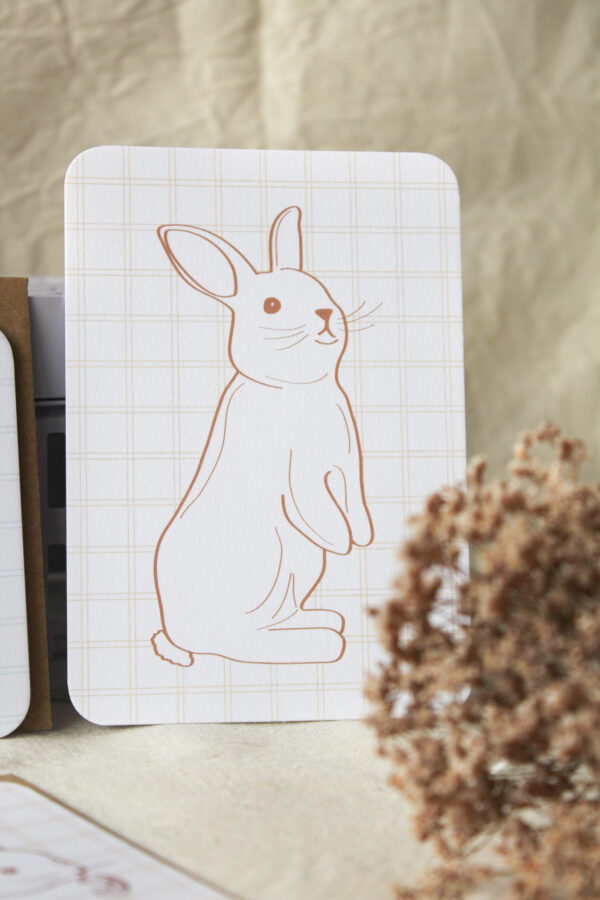 Carte Petit lapin sur fond rayé